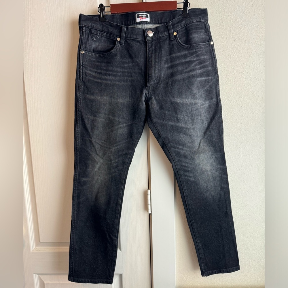 Wrangler X Fender Larston Acoustic Legends Tapered Slim Fit Jeans Faded Black 34